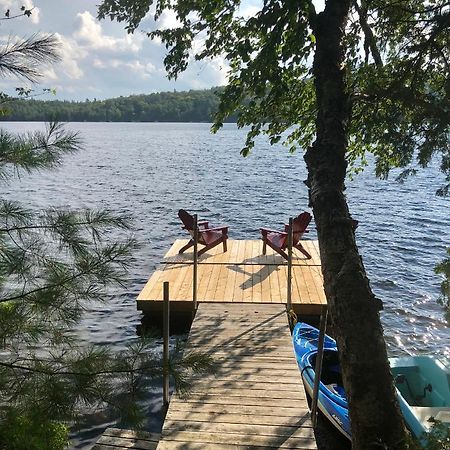 Chalet "Ici Et Maintenant, Sur Le Lac" Sainte-Marguerite-du-Lac-Masson Exterior photo