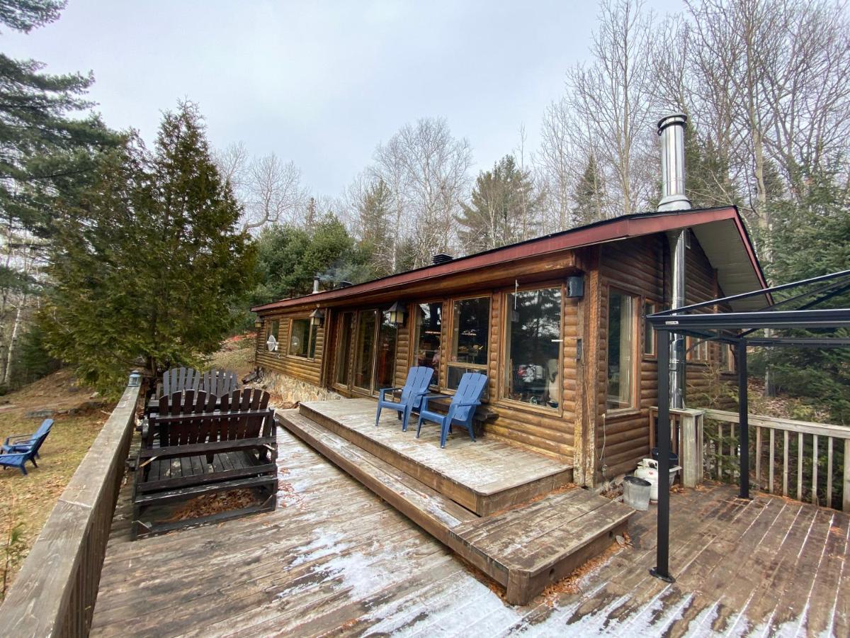 Chalet "Ici Et Maintenant, Sur Le Lac" Sainte-Marguerite-du-Lac-Masson Exterior photo