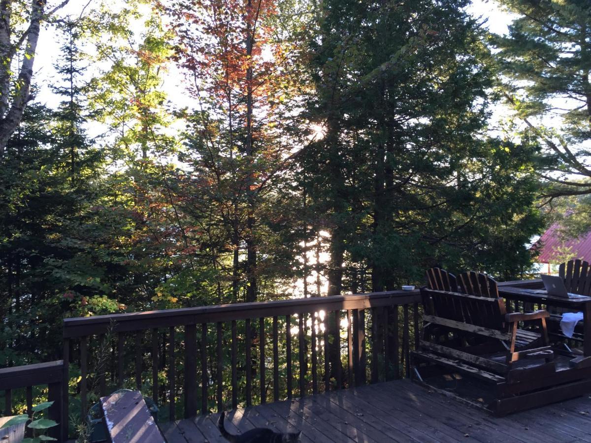 Chalet "Ici Et Maintenant, Sur Le Lac" Sainte-Marguerite-du-Lac-Masson Exterior photo