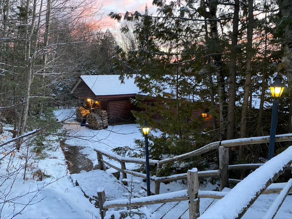 Chalet "Ici Et Maintenant, Sur Le Lac" Sainte-Marguerite-du-Lac-Masson Exterior photo